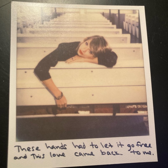 Taylor Swift 1989 photos! - Picture 11 of 11